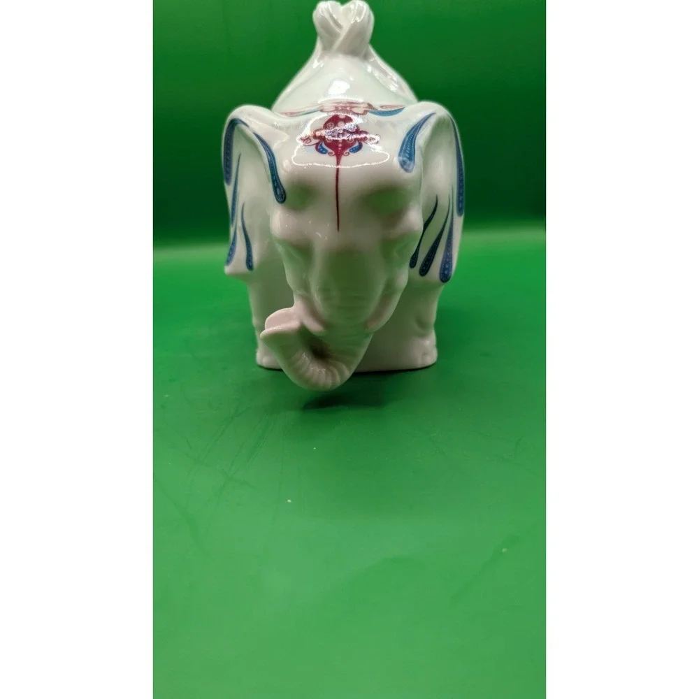 Vtg Elizabeth Arden Royal Pavilion at Brighton Porcelain Elephant Tea Caddy 1978
